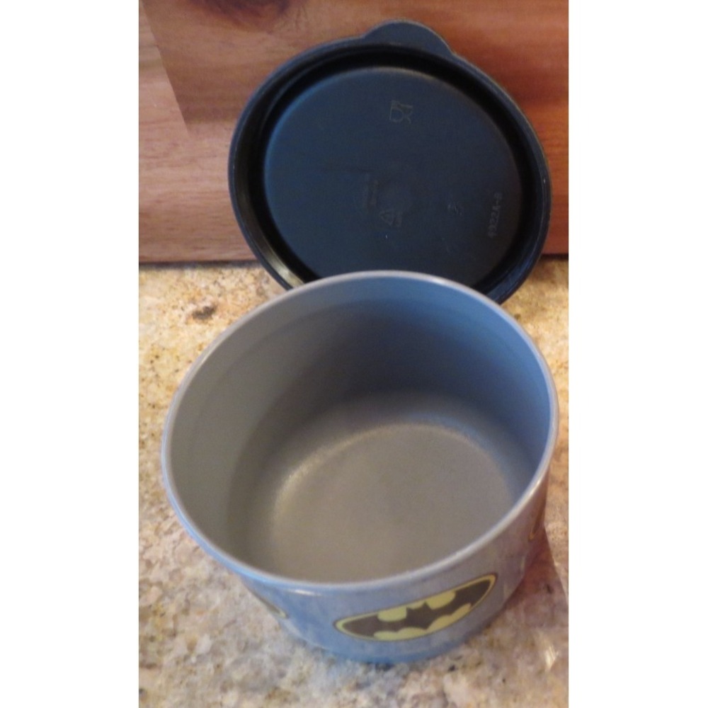 Batman DC Comics Tupperware Snack Container Superhero Small Plastic 4 oz - Picture 3 of 4